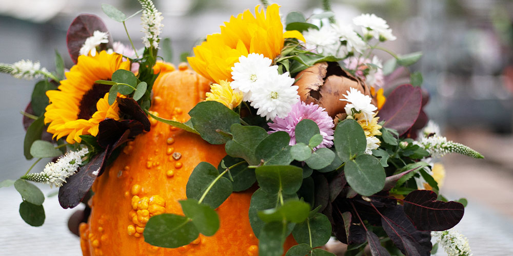 Pine Hills Nursery-Mississippi- Fun Ways to Decorate with Pumpkins-pumpkin centerpiece arrangement